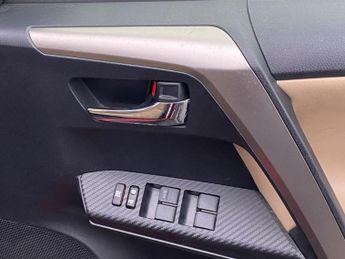 TOYOTA RAV4 2.2 D-4D Invincible SUV 5dr Diesel Manual 4WD Euro 5 (150 ps)