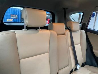 TOYOTA RAV4 2.2 D-4D Invincible SUV 5dr Diesel Manual 4WD Euro 5 (150 ps)