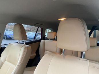 TOYOTA RAV4 2.2 D-4D Invincible SUV 5dr Diesel Manual 4WD Euro 5 (150 ps)