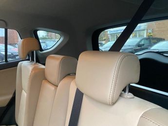 TOYOTA RAV4 2.2 D-4D Invincible SUV 5dr Diesel Manual 4WD Euro 5 (150 ps)