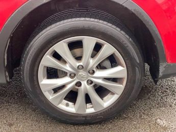 TOYOTA RAV4 2.2 D-4D Invincible SUV 5dr Diesel Manual 4WD Euro 5 (150 ps)