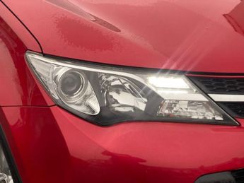 TOYOTA RAV4 2.2 D-4D Invincible SUV 5dr Diesel Manual 4WD Euro 5 (150 ps)