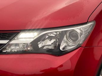 TOYOTA RAV4 2.2 D-4D Invincible SUV 5dr Diesel Manual 4WD Euro 5 (150 ps)