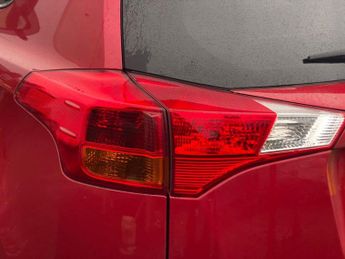 TOYOTA RAV4 2.2 D-4D Invincible SUV 5dr Diesel Manual 4WD Euro 5 (150 ps)