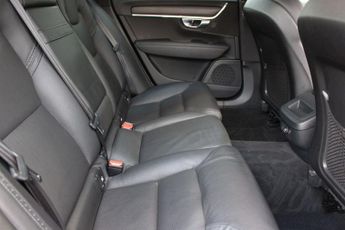 VOLVO V90 Cross Country 2.0 T5 Estate 5dr Petrol Auto AWD Euro 6 (s/s) (250 ps)