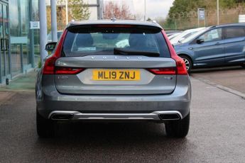 VOLVO V90 Cross Country 2.0 T5 Estate 5dr Petrol Auto AWD Euro 6 (s/s) (250 ps)