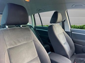 VOLKSWAGEN TIGUAN 2.0 TDI BlueMotion Tech Match SUV 5dr Diesel DSG 4WD Euro 5 (s/s