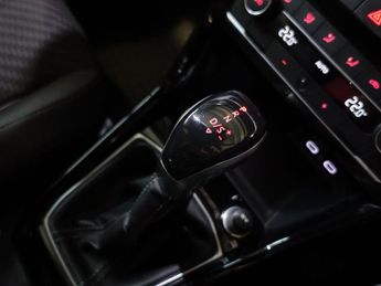 VOLKSWAGEN T-CROSS 1.0 TSI R-Line SUV 5dr Petrol DSG Euro 6 (s/s) (110 ps)