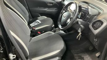 TOYOTA AYGO 1.0 VVT-i x-plore Hatchback 5dr Petrol x-shift Euro 6 (71 ps)