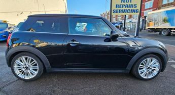 MINI HATCH AUTOMATIC 1.5 Cooper Hatchback 3dr Petrol Auto Euro 6 (s/s) (136