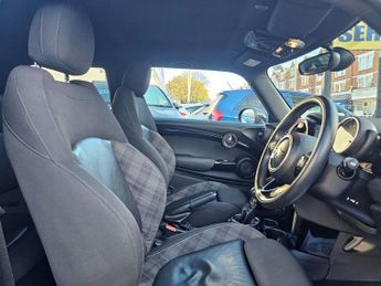 MINI HATCH AUTOMATIC 1.5 Cooper Hatchback 3dr Petrol Auto Euro 6 (s/s) (136