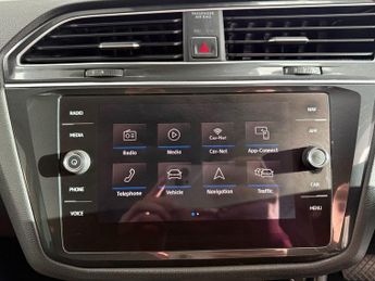 VOLKSWAGEN TIGUAN 2.0 TDI SE Navigation SUV 5dr Diesel DSG 4Motion Euro 6 (s/s) (1