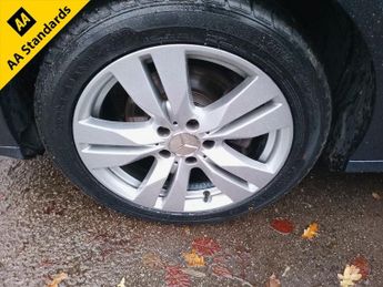 MERCEDES-BENZ E-CLASS 2.1 E200 CDI BlueEfficiency SE Saloon 4dr Diesel G-Tronic+ Euro 