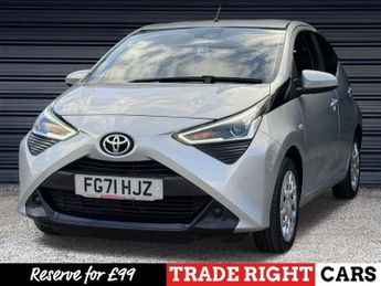 Toyota AYGO 1.0 VVT-i X-Play 5dr - ONE OWNER