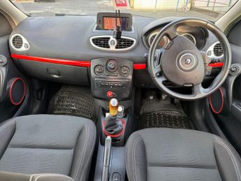 RENAULT CLIO 1.2 Dynamique TomTom Hatchback 5dr Petrol Manual Euro 4 (75 ps)