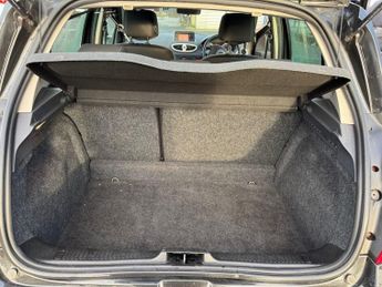 RENAULT CLIO 1.2 Dynamique TomTom Hatchback 5dr Petrol Manual Euro 4 (75 ps)