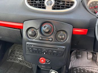 RENAULT CLIO 1.2 Dynamique TomTom Hatchback 5dr Petrol Manual Euro 4 (75 ps)