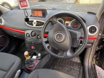 RENAULT CLIO 1.2 Dynamique TomTom Hatchback 5dr Petrol Manual Euro 4 (75 ps)