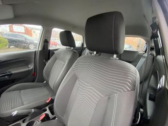 FORD FIESTA 1.6 Zetec Hatchback 5dr Petrol Powershift Euro 5 (105 ps)