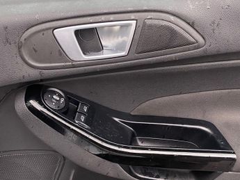 FORD FIESTA 1.6 Zetec Hatchback 5dr Petrol Powershift Euro 5 (105 ps)