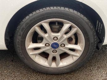 FORD FIESTA 1.6 Zetec Hatchback 5dr Petrol Powershift Euro 5 (105 ps)