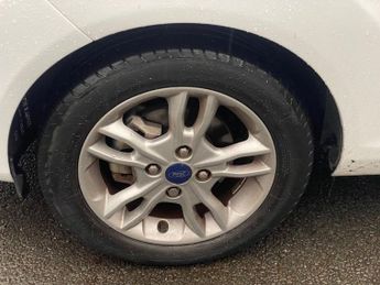 FORD FIESTA 1.6 Zetec Hatchback 5dr Petrol Powershift Euro 5 (105 ps)