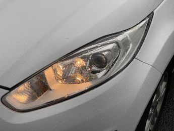 FORD FIESTA 1.6 Zetec Hatchback 5dr Petrol Powershift Euro 5 (105 ps)
