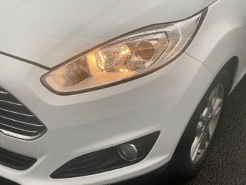 FORD FIESTA 1.6 Zetec Hatchback 5dr Petrol Powershift Euro 5 (105 ps)