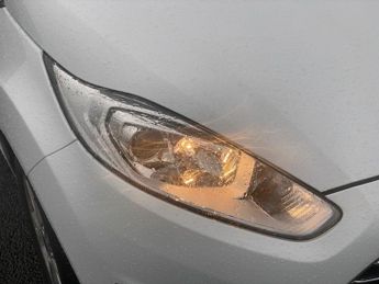 FORD FIESTA 1.6 Zetec Hatchback 5dr Petrol Powershift Euro 5 (105 ps)