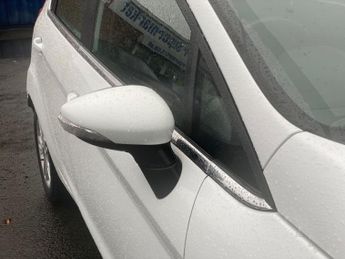 FORD FIESTA 1.6 Zetec Hatchback 5dr Petrol Powershift Euro 5 (105 ps)