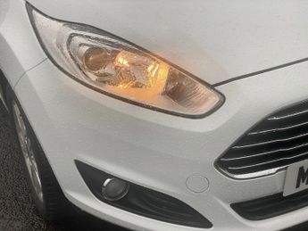 FORD FIESTA 1.6 Zetec Hatchback 5dr Petrol Powershift Euro 5 (105 ps)