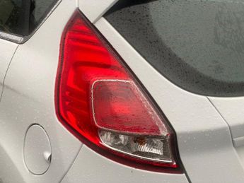 FORD FIESTA 1.6 Zetec Hatchback 5dr Petrol Powershift Euro 5 (105 ps)