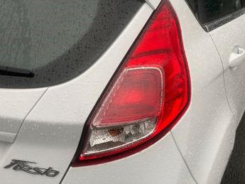 FORD FIESTA 1.6 Zetec Hatchback 5dr Petrol Powershift Euro 5 (105 ps)