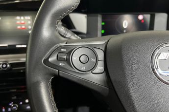 VAUXHALL MOKKA ELECTRIC 50kWh SE Nav Premium SUV 5dr Electric Auto (136 ps) Panoramic Re