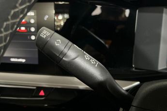 VAUXHALL MOKKA ELECTRIC 50kWh SE Nav Premium SUV 5dr Electric Auto (136 ps) Panoramic Re