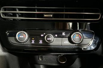 VAUXHALL MOKKA ELECTRIC 50kWh SE Nav Premium SUV 5dr Electric Auto (136 ps) Panoramic Re