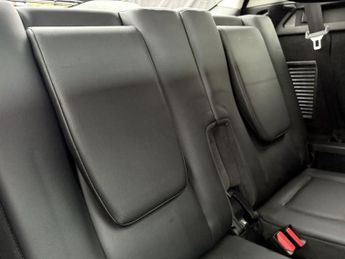 LAND ROVER DISCOVERY SPORT 2.0 TD4 HSE Black SUV 5dr Diesel Auto 4WD Euro 6 (s/s) (180 ps)