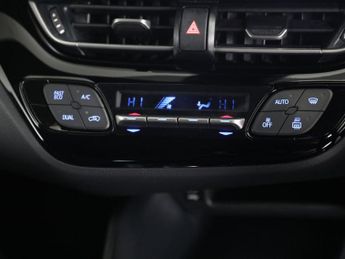 TOYOTA C-HR 1.8 VVT-h GPF Icon SUV 5dr Petrol Hybrid CVT Euro 6 (s/s) (122 p