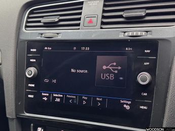 VOLKSWAGEN E-GOLF 35.8kWh e-Golf Hatchback 5dr Electric Auto (136 ps)