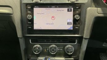 VOLKSWAGEN E-GOLF 35.8kWh e-Golf Hatchback 5dr Electric Auto (136 ps)