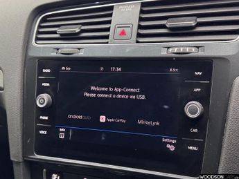 VOLKSWAGEN E-GOLF 35.8kWh e-Golf Hatchback 5dr Electric Auto (136 ps)