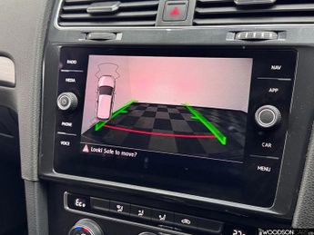 VOLKSWAGEN E-GOLF 35.8kWh e-Golf Hatchback 5dr Electric Auto (136 ps)