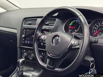 VOLKSWAGEN E-GOLF 35.8kWh e-Golf Hatchback 5dr Electric Auto (136 ps)