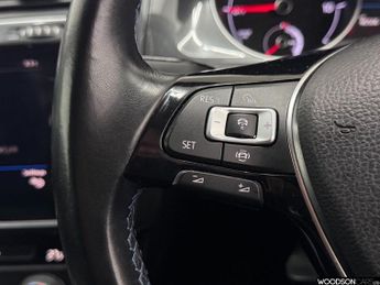 VOLKSWAGEN E-GOLF 35.8kWh e-Golf Hatchback 5dr Electric Auto (136 ps)