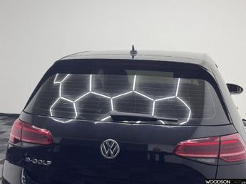 VOLKSWAGEN E-GOLF 35.8kWh e-Golf Hatchback 5dr Electric Auto (136 ps)