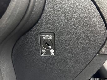 VOLKSWAGEN E-GOLF 35.8kWh e-Golf Hatchback 5dr Electric Auto (136 ps)