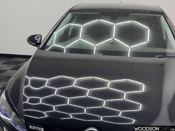 VOLKSWAGEN E-GOLF 35.8kWh e-Golf Hatchback 5dr Electric Auto (136 ps)