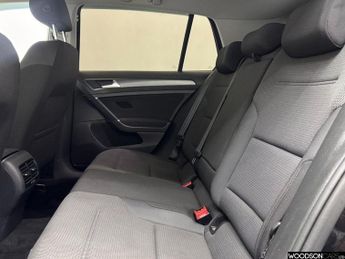 VOLKSWAGEN E-GOLF 35.8kWh e-Golf Hatchback 5dr Electric Auto (136 ps)