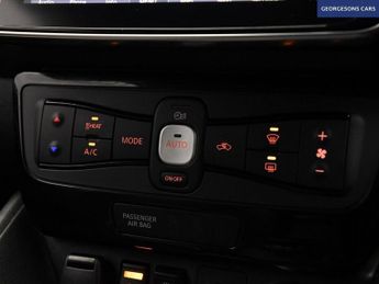 NISSAN LEAF 40kWh N-Connecta Hatchback 5dr Electric Auto (150 ps)