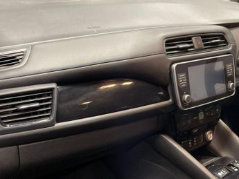 NISSAN LEAF 40kWh N-Connecta Hatchback 5dr Electric Auto (150 ps)